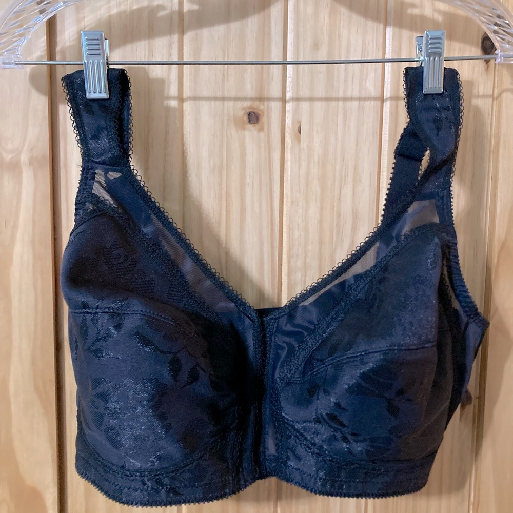 Playtex size 40D unpadded bra in a pretty black pattern